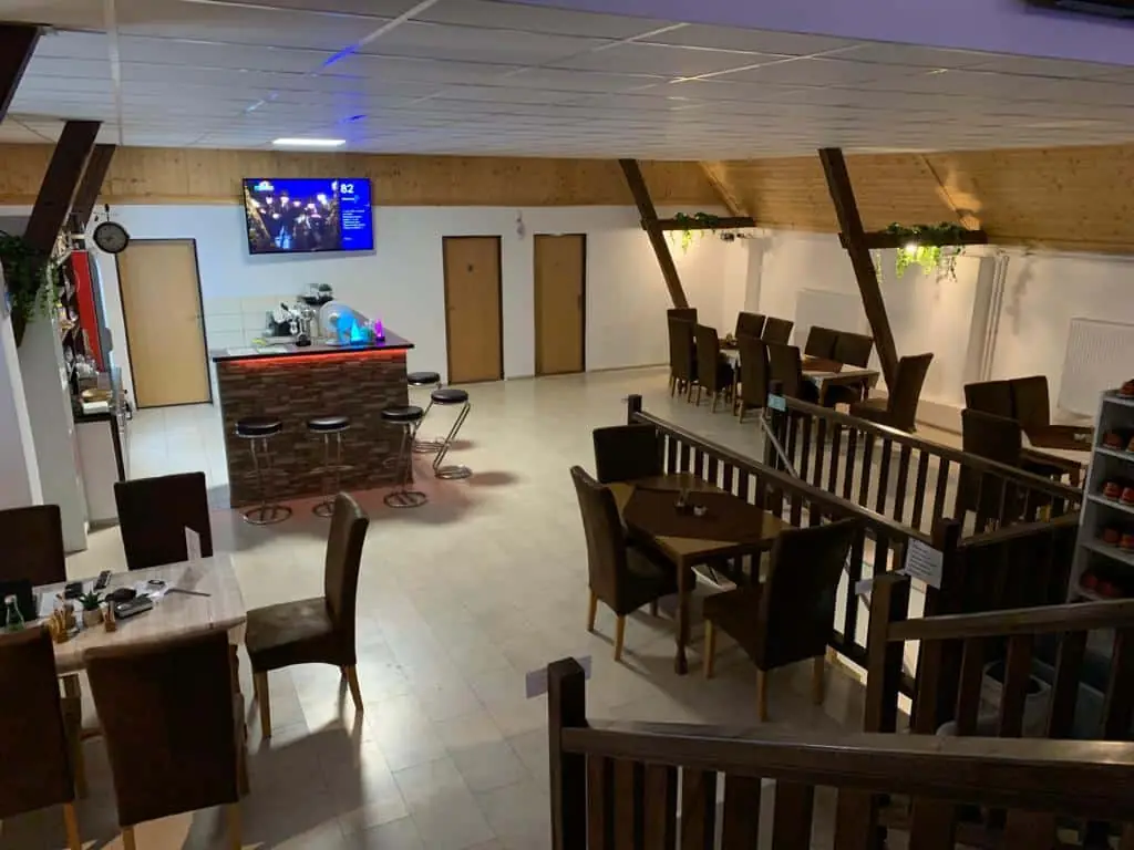 Bowling bar